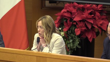 Meloni da' le carte, "decido io e non accetto ricatti"