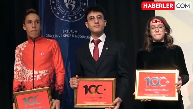 Türkiye'nin ilk olimpik sürat patencisi Furkan Akar, 2023 Avrupa Kısa Kulvar Sürat Pateni Şampiyonası'nda 3. oldu