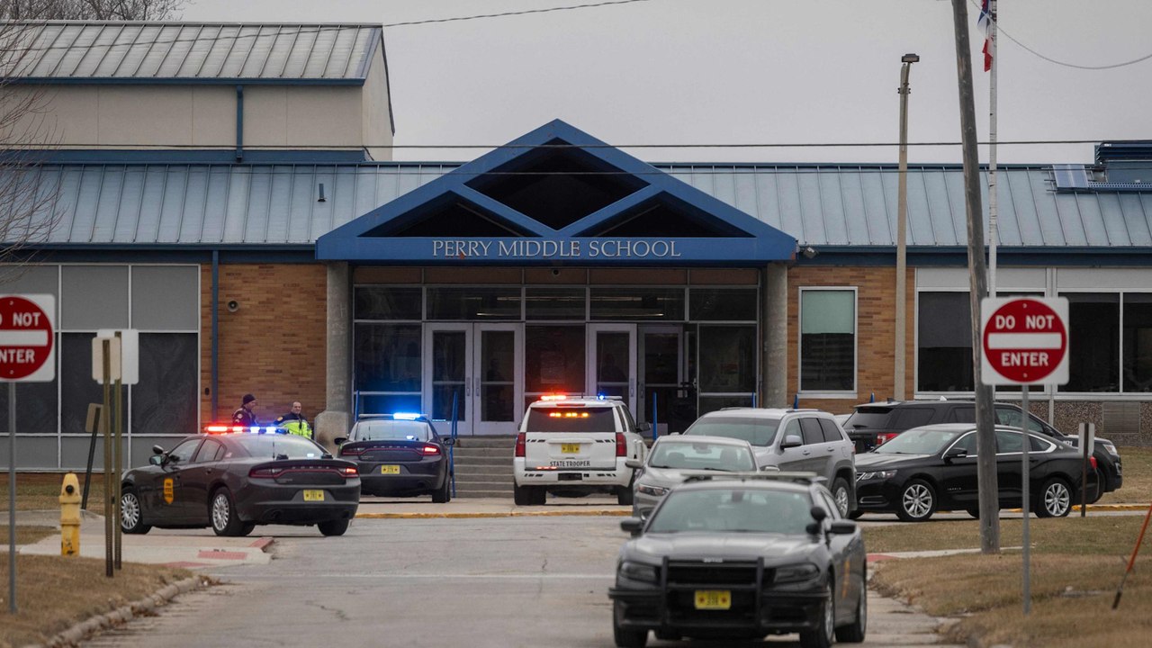 Fusillade aux États-Unis : un mort et cinq blessés dans un lycée de l’Iowa