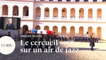 Hommage à Jacques Delors : la sortie du cercueil des Invalides sur du jazz