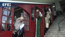 Los Reyes Magos entran en San Sebastián a bordo del funicular de Igeldo