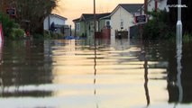 شاهد: المياه تغمر المنازل بعد الفيضانات التي اجتاحت أجزاء من المملكة المتحدة