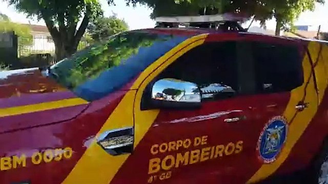 Trabalhador leva choque e cai de escada durante pintura de telhado no Bairro Pioneiros Catarinenses