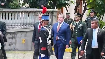 Presidente electo de Guatemala urge en Honduras a defender la democracia