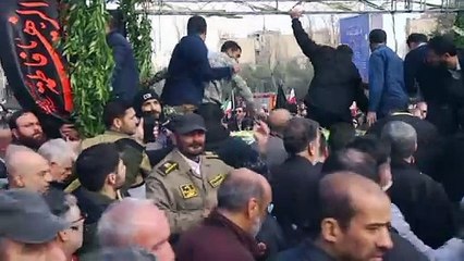 الإيرانيون يشيعون ضحايا تفجيري كرمان