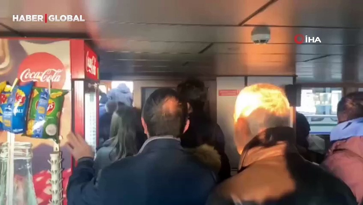 Eminönü- Üsküdar vapurunda korku dolu anlar: Yolcular mahsur kaldı