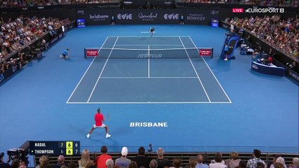 Un dernier smash et Thompson s'offre le 2e set