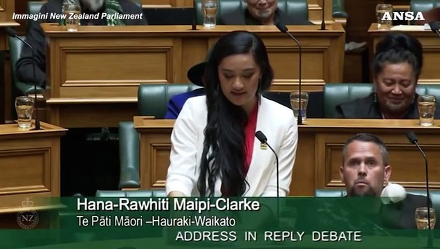 Nuova Zelanda, giovane deputata porta la Haka in Parlamento