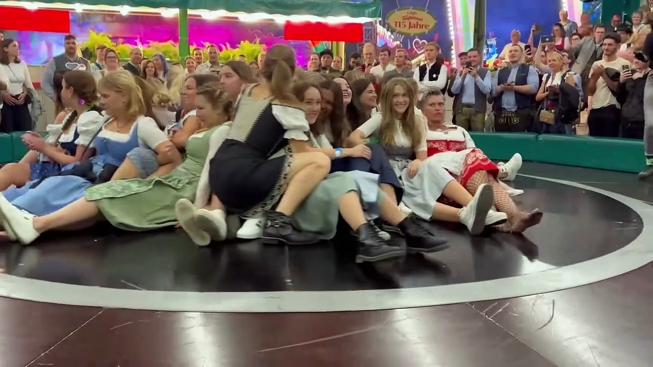 Hot Girls Ride - Devil's Wheel 2023 [Teufelsrad] Oktoberfest Germany ...