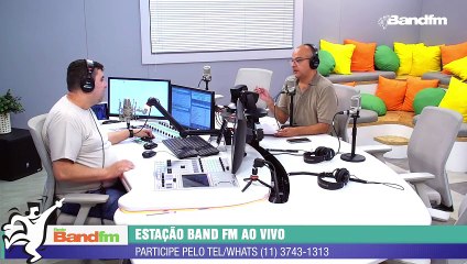 Polícia Rodoviária para trânsito para cobra atravessar estrada - Estação Band FM
