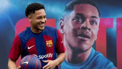 Barças neuer Hoffnungsträger Vitor Roque vorgestellt