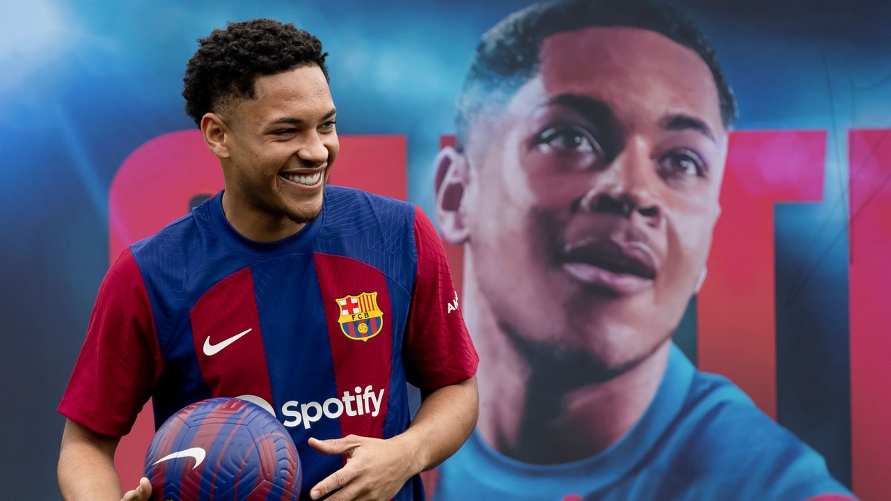 Barças neuer Hoffnungsträger Vitor Roque vorgestellt