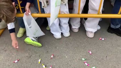 Els Reis de l'Orient saludant el públic a València