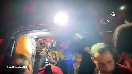 Filistin Kızılayı görme engelli anne ve yedi çocuğunu kuşatma altından kurtardı