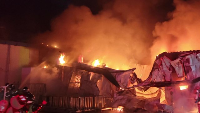 경남 양산 간판 공장 화재...1시간여 만에 진화 / YTN