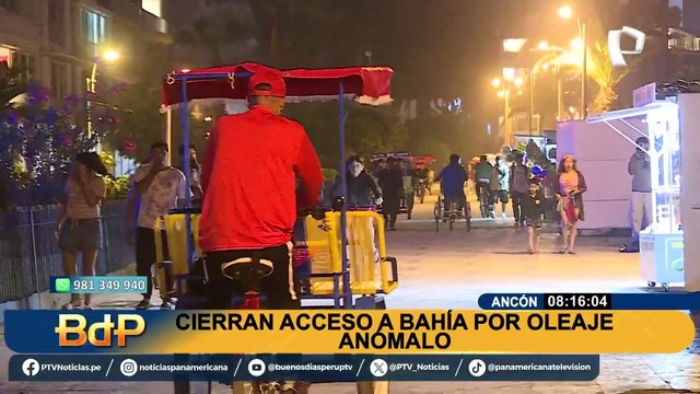 Ancón: vecinos limpian malecón inundado por fuerte oleaje