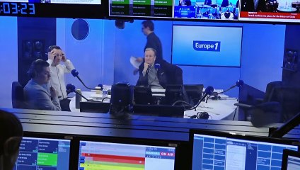 «Des seaux d'eau, des seaux de boue...», dans le Pas-de-Calais, place au nettoyage après les inondations