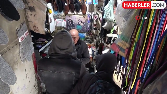 63 yaşındaki ayakkabı tamir ustası 3 metrekarede kazandığıyla dört çocuk okuttu