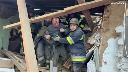 مقتل شخص وإصابة أكثر من 30 في هجمات روسية على وسط وغرب أوكرانيا