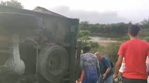 Vía Barranquilla - Santa Marta: camión de alimentos saqueado por una multitud de personas