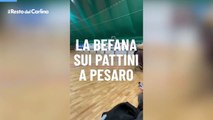 La Befana sui pattini a Pesaro, il video