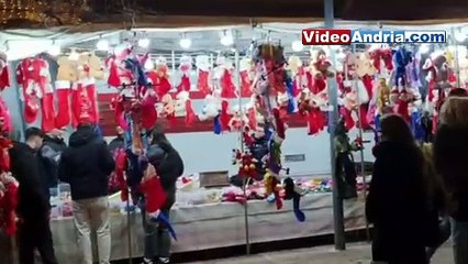 Download Video: Epifania ad Andria: in piazza Catuma anche i mercatini tra calze della Befana e orsacchiotti giganti