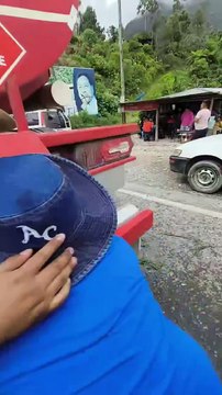 Peleas entre bloqueadores y pasajeros, arrojaron piedras