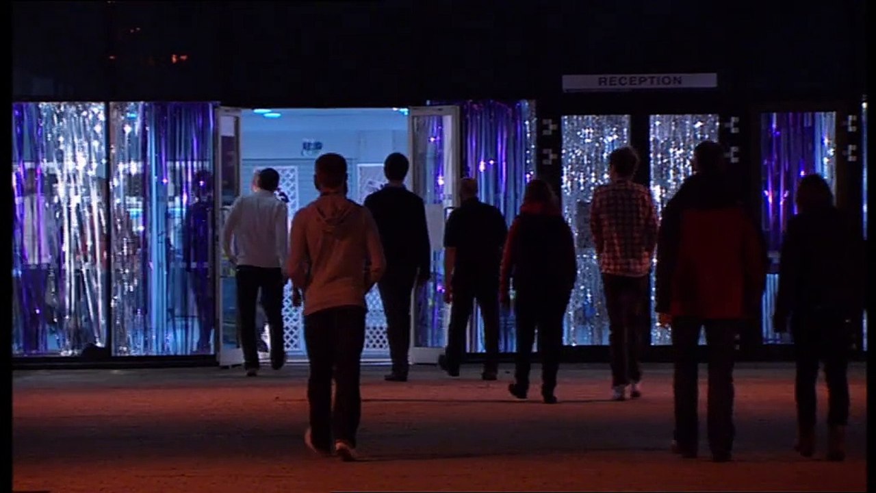 THE_INBETWEENERS_SERIES3_Title_05_01