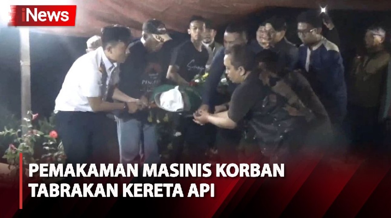 Isak Tangis Keluarga Iringi Pemakaman Masinis Korban Tabrakan Kereta Api di Cicalengka