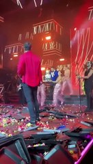 Σάκης Ρουβάς: Έσβησε τα... 52 κεράκια της τούρτας του και αντέδρασε: «Ρε, ανάποδα τα έβαλες!»