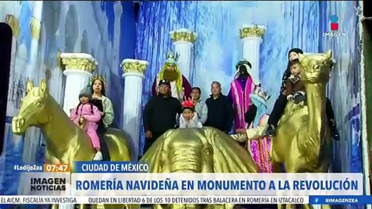 Los Reyes Magos asisten a la romería instalada en el Monumento a la Revolución