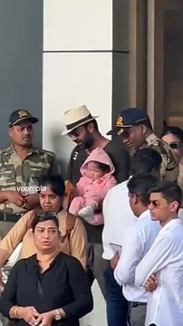 Raha Kapoor Video: डैडी ड्यूटीज निभाते हुए एयरपोर्ट पर स्पॉट हुए रणबीर कपूर, वायरल हुआ वीडियो