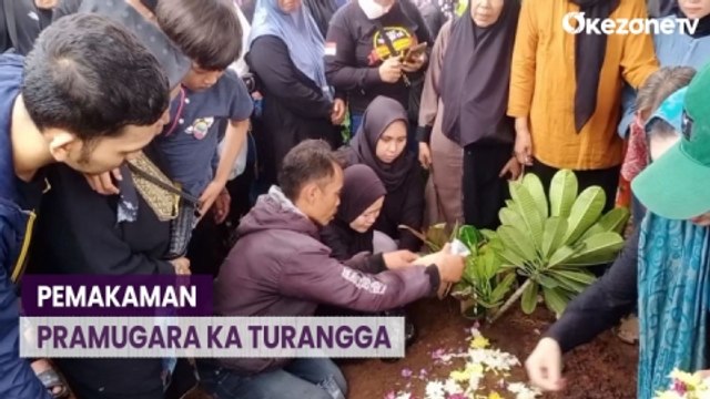 Susana Duka Selimuti Pemakaman Pramugara KA Turangga Korban Kecelakaan di Cicalengka