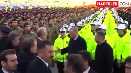 Erdoğan'ın yanında fotoğraf karesine girmeye çalışan milletvekili sosyal medyada gündem oldu