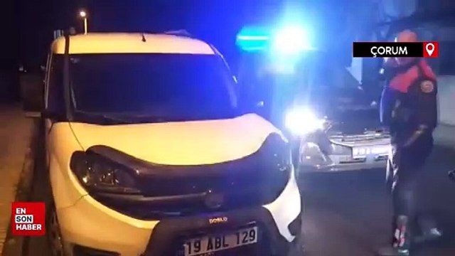 Çorum'da polis otosuna çarpıp kaçan alkollü sürücü gözaltına alındı