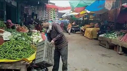 Video :  चार साल में नहीं सुलझा सब्जी मंडी का पैच, रास्ते पर सब्जियां बेचने की मजबूरी