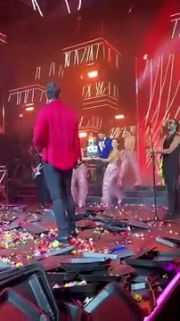 Σάκης Ρουβάς: Η έκπληξη στα μπουζούκια για τα γενέθλια του