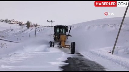Ağrı'da 'Kar Kaplanları' kapanan yollar için seferber oldu