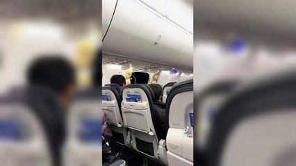 Uçuş sırasında kapısı patladı! Uçak acil iniş yaptı
