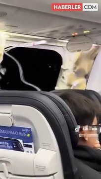 Havada büyük panik! Yolcu uçağının acil çıkış kapısı koptu