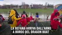 La Befana arriva dall'Arno a bordo del Dragon boat