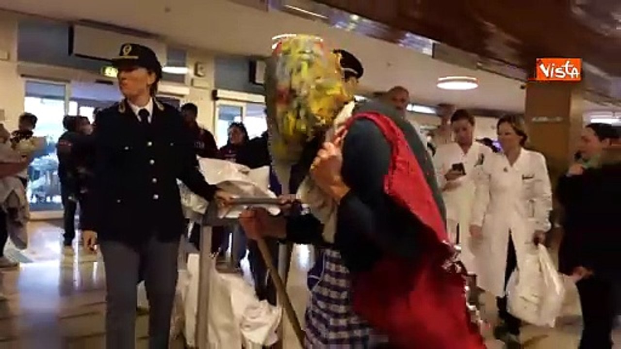 Epifania 2024, missione speciale per una poliziotta Befana al Policlinico Gemelli