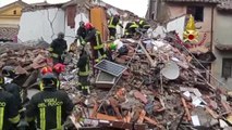 Fuga di gas, crolla palazzina in provincia di Roma: famiglia estratta viva da macerie (06.01.24)