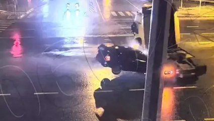 Sakarya'da otomobilin TIR’a çarptığı ölümlü kazanın görüntüleri ortaya çıktı