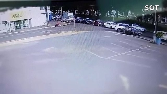 Imagens impressionantes revelam atropelamento violento por ônibus em Cascavel