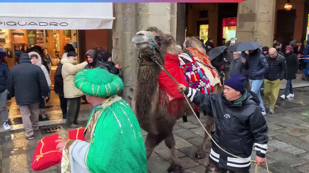 Epifania sotto la pioggia a Bologna: la sfilata dei Magi in centro