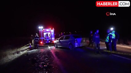 Otomobiller kafa kafaya çarpıştı: 2 ölü, 3 yaralı