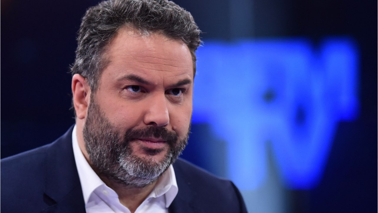 Voici - "C'est la meilleure vanne" : Bruce Toussaint pris d’un fou rire après une blague sur Gérard Depardieu sur le plateau de Bonjour