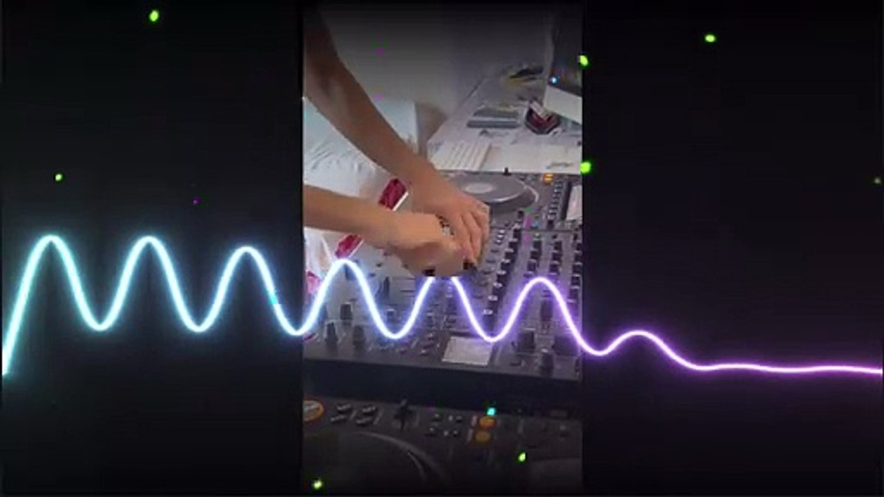 BOOM BOOM SHAKE THE ROOM