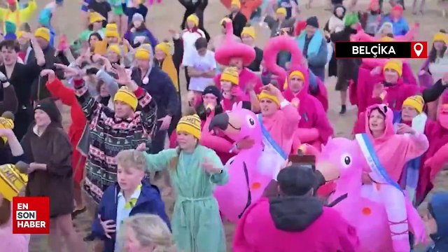 Belçika'da binlerce kişi dondurucu soğukta Kuzey Denizi'ne girdi